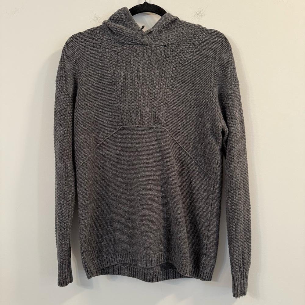 Women’s Woolrich Gray hooded pullover Sweater size small